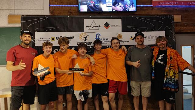 Die Top 5 mit den Veranstaltern Andy Gohl und Christoph Giggo Wolf und dem Moderator. | Foto: Trampolinverein arl.x