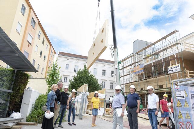 Doris Denk (Bereichsleitung Bildung), Planer Franz Schartner, Planer Josef Ruhm,  Tina Frischengruber, Martina Riepl, Herwig Wolloner (BIG), Projektleiter Michael Weiß (KIG), Thomas Kerzan (Bauaufsicht)
  | Foto: Stadt Krems