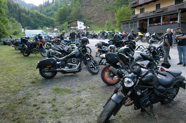 es konnten sehr viele Bikes begutachtet werden | Foto: MC Silent Army