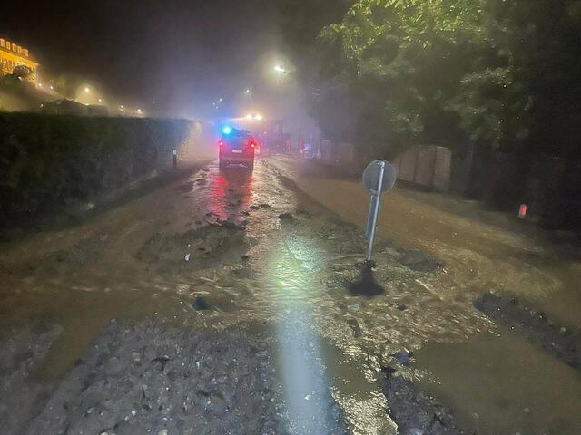 Die Andritzer Reichstraße nach Starkregen im letzten Sommer. | Foto: Berufsfeuerwehr Graz