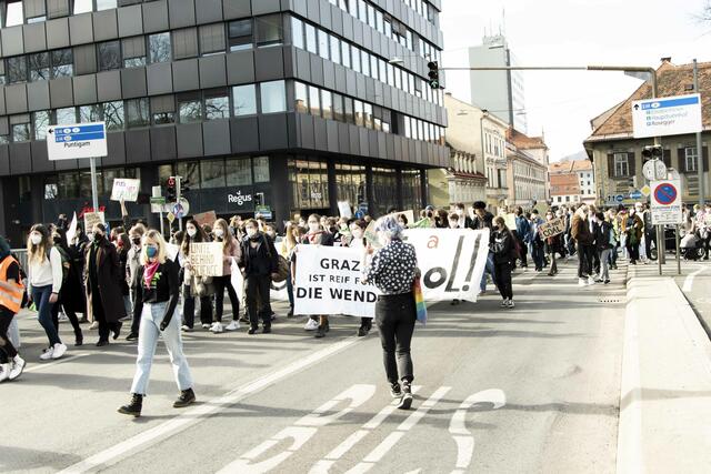 Zum Tag des Verkehrs am 10. Juni wird demonstriert: Fridays for Futur und Auto.Frei.Tag wollen Alternativen zum Autoverkehr aufzeigen. | Foto: Christina Hauser