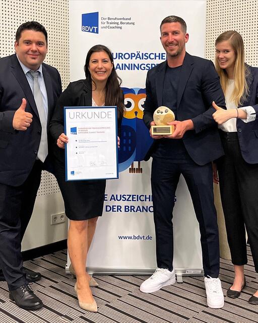 Die prämierte NEVEREST-Delegation in Berlin: Markus Frank-Schagerl, Jennifer Frank-Schagerl, Sascha Soulek und Sabrina Meidl | Foto: Neverest