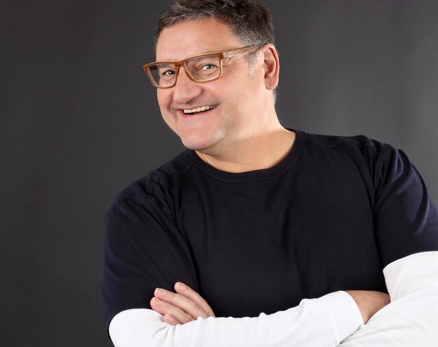 In der Kronstorfer Josef Heiml Halle präsentiert der Kabarettist sein Program „Für immer und ewig". | Foto: Gerhard Sengstschmid