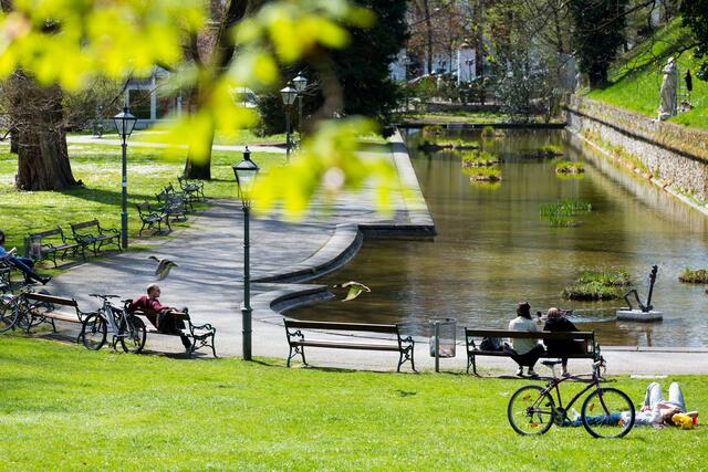 Wir verraten euch, wo man im Grazer Stadtpark grillen kann. | Foto: Graz Tourismus/Harry Schiffer