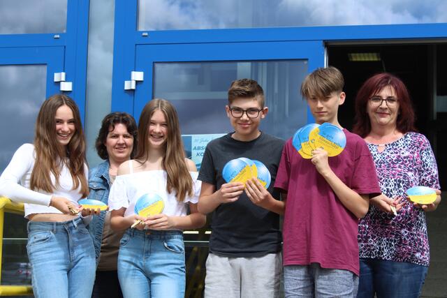 Die Schüler freuten sich über Flyer und Stifte. | Foto: Gemeinde Altlengbach