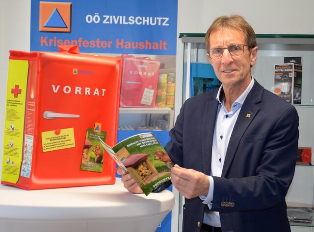 Zivilschutz-OÖ-Geschäftsführer Josef Lindner: Im Katastrophenfall sollte ein Haushalt mindestens zehn Tage autark leben können. | Foto: OÖ Zivilschutz