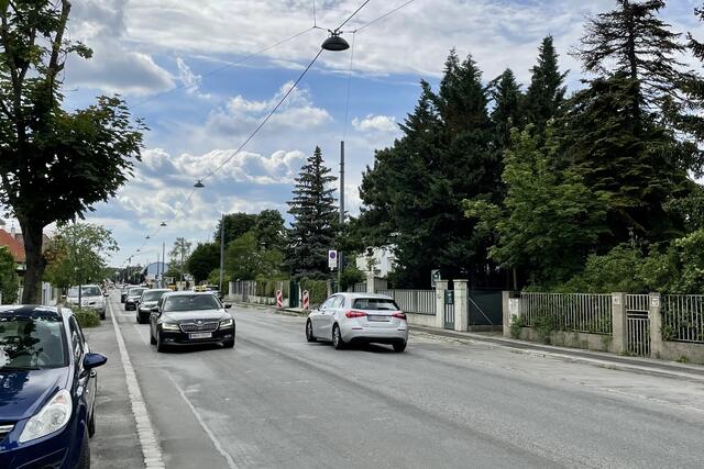 Wo sich die Ketzergasse heute noch als Betonwüste präsentiert, werden bald 70 neue Bäume gepflanzt: Nach der Auswechslung von Gas- und Wasserrohren und der Aufbringung eines neuen Straßenbelags wird die Ketzergasse zwischen Brunner Straße und Karl-Sarg-Gasse zur Allee. | Foto: BV23/Genitheim