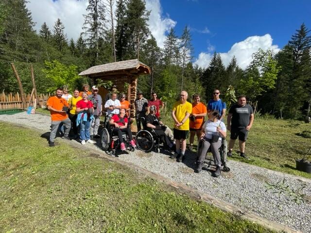 Die Lebenshilfe pflanzt tirolweit rund 1000 Bäume für den Klimaschutz. | Foto: Perktold
