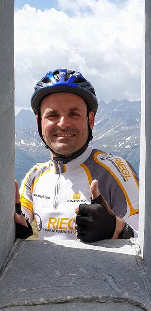 Die Freude vor den Bergen ist ihm ins Gesicht gschrieben.