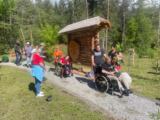 Betreuer und Klienten waren mit Feuereifer bei der Sache.