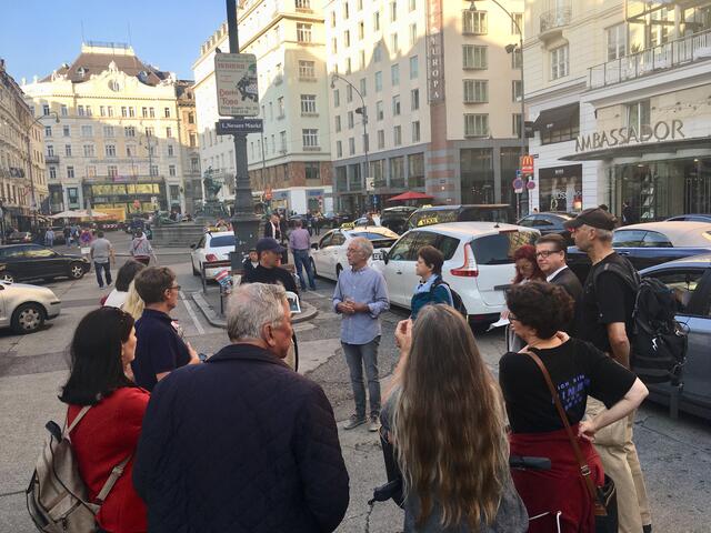 Am Hohen Markt bekommen Bezirksbewohnerinnen und Bezirksbewohner die Möglichkeit sich mit Expertinnen und Experten auszutauschen.  | Foto: Agenda 21 Innere Stadt