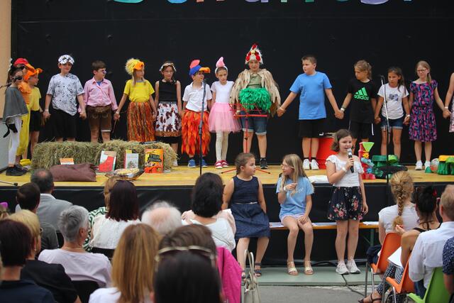 Jede Klasse erarbeitete einen Beitrag, und alle Kinder wurden zu kleinen Bühnenstars. | Foto: VS Kirchberg an der Raab