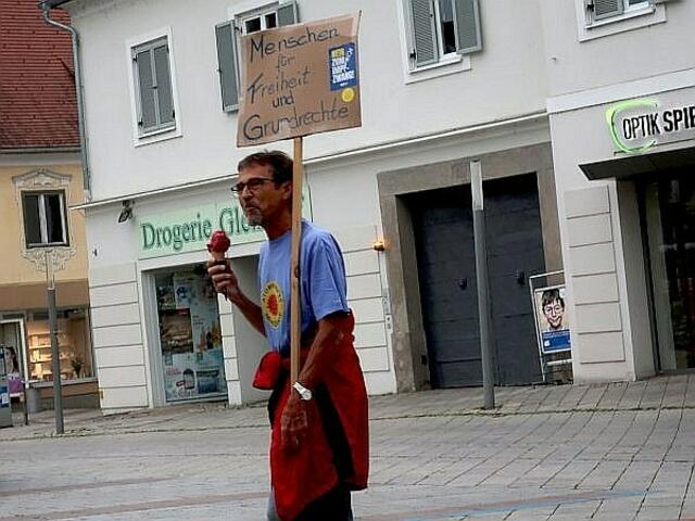 Wer hat noch nicht, wer will noch mal? Nämlich: „Menschen für Freiheit und Grundrechte“