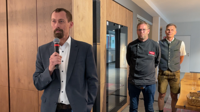 Reinhard Welser, Geschäftsführer der Stadtwerke Mürzzuschlag, eröffnete das Kochevent. | Foto: Koidl