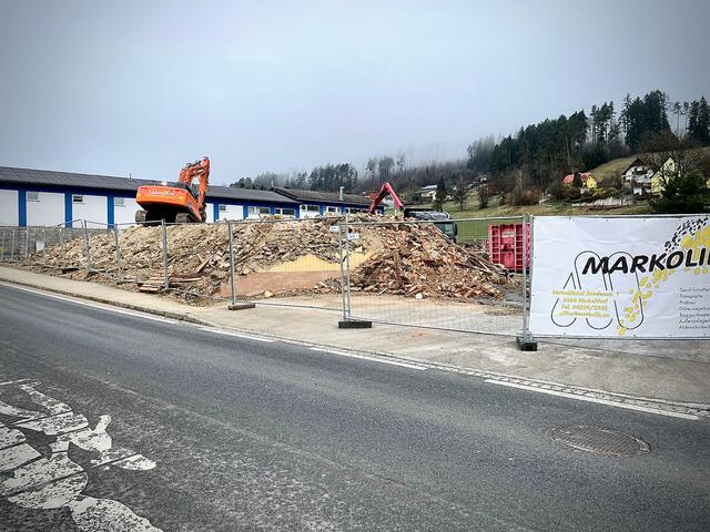 Das alte Gasthaus Ille ist Geschicht. Hier entstehen ein neues Gasthaus und das neue Gemeindezentrum | Foto: MeinBezirk.at