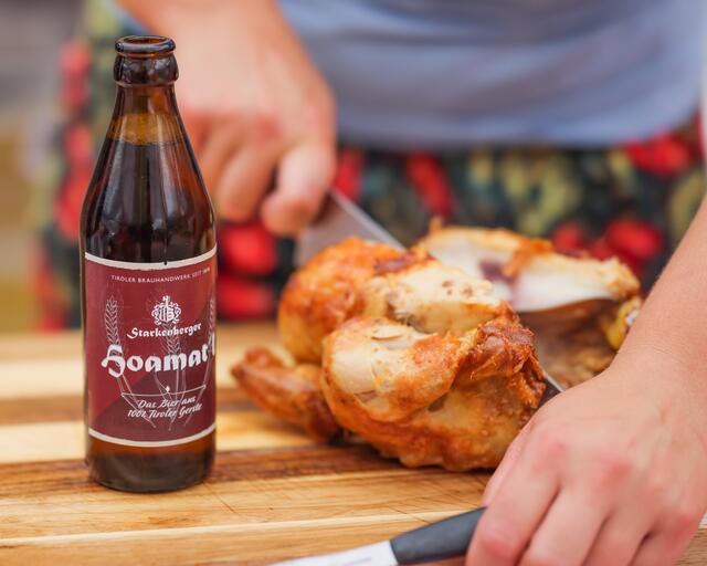 Tirol sei Bier - wurde natürlich zum Grillhendl ausgeschenkt. Gleichzeitig gab es den Starkenberger Rampenverkauf direkt vor Ort. | Foto: Pühringer Fotografie