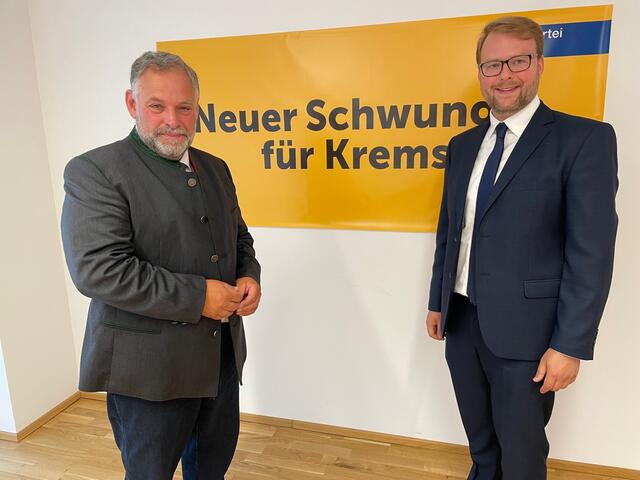VP-Spitzenkandidat Florian Kamleitner präsentierte mit Vizebürgermeister Martin Sedelmaier "Mehr Grün statt Grau" | Foto: sg