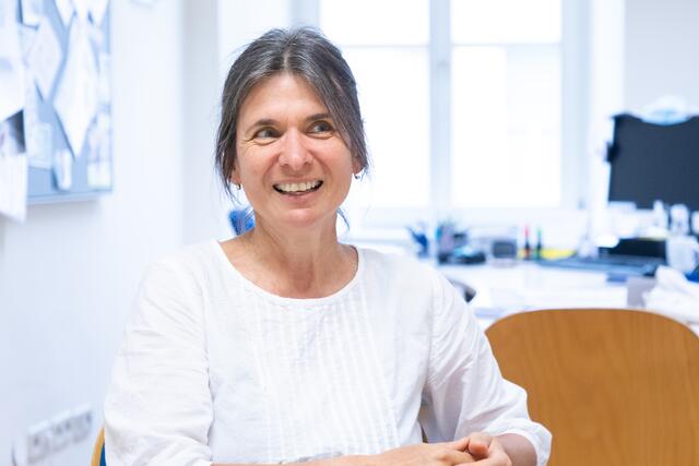 Die Arbeit im Friedensbüro sei zwar nicht immer einfach, "aber es ist mein Traumjob", so Jutta Dier. | Foto: Geopho