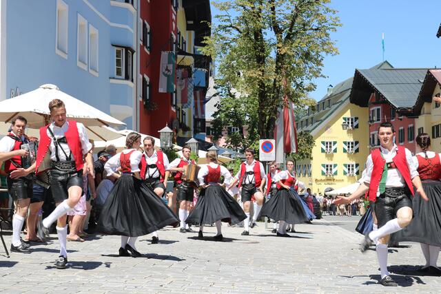 Der Trachtenverein Edelraute richtet das 68. Unterinntaler Trachtenverbandsfest aus. | Foto: Trachtenverein Edelraute