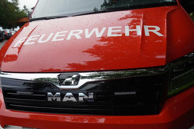 Der Brand brach gegen 8.00 Uhr in der Heizanlage des Produktionswerks des Backerbsen-Herstellers „Landleben“ in Grödig aus. | Foto: Emanuel Hasenauer