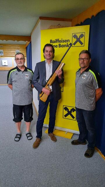 Waren beim Tag der offenen Tür dabei: Oberschützenmeister Gerhard Riedl, Bürgermeister Bernhard Moser und Anton Polzer | Foto: Manfred Rosenitsch