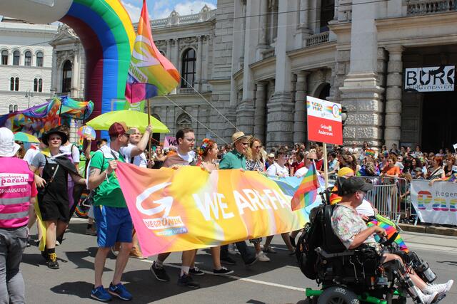 Regenbogenparade Wien 2022
