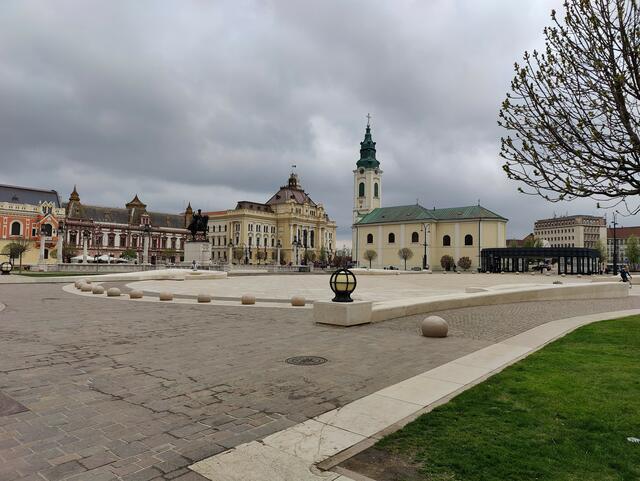 Der Hauptplatz (Piata Unirii) in Oradea - zum größten Teil Autofrei. 