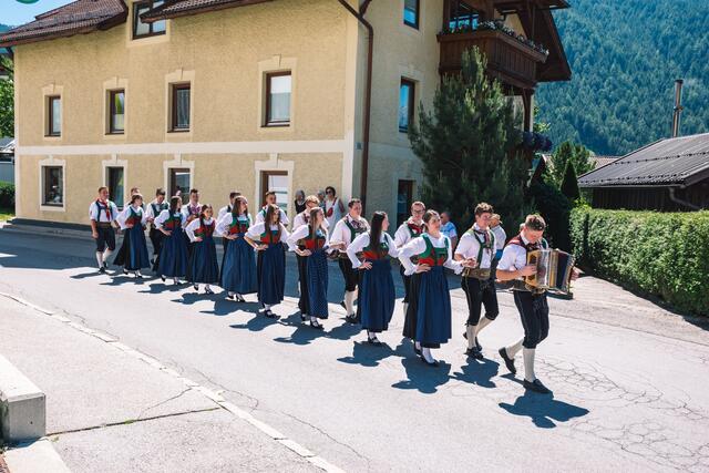 Umzug beim Bezirkstrachtenfest | Foto: Pernsteiner