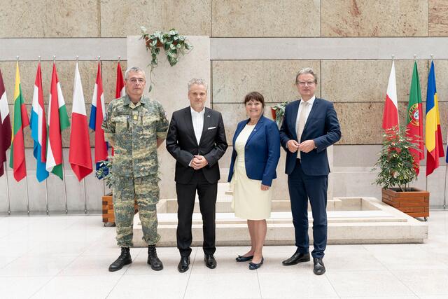 EUFOR-Kommandant Generalmajor Anton Wessely, EU-Botschafter Johann Sattler, Landtagspräsidentin Manuela Khom, Landesrat Christopher Drexler in Sarajevo. | Foto: Land Steiermark