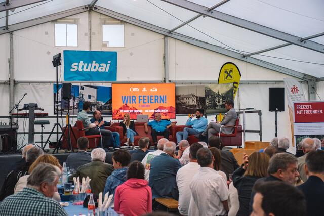 Podiumsgespräch mit Geschichten von damals und heute | Foto: Pernsteiner