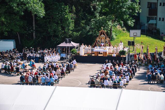 Aufnahmen vom Festgottesdienst | Foto: Pernsteiner