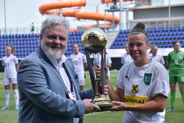 Nicole Billa wurde als Fußballerin des Jahres ausgezeichnet. | Foto: Michael Strini