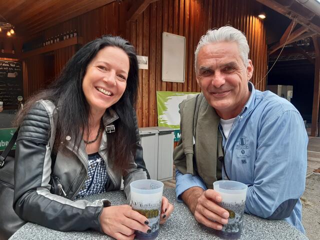 Fesche Gäste, auch schon am frühen Abend.