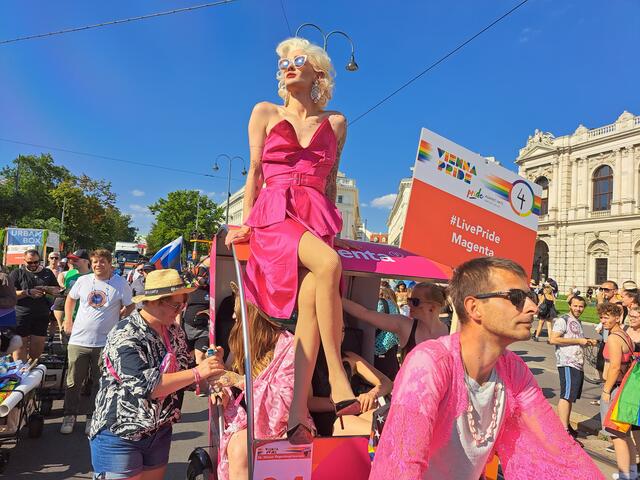 Gloria Hole, Wien