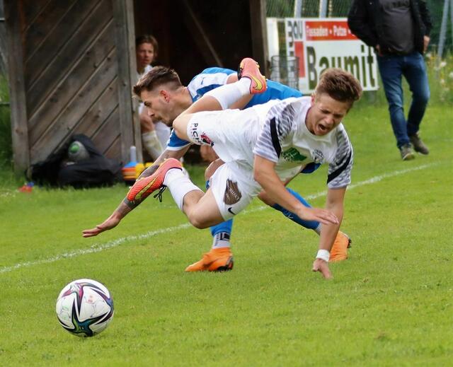Auch Kampf gehört zum Fußball-Sport. | Foto: Fussball-Impressionen vom Salzburger Unterhaus