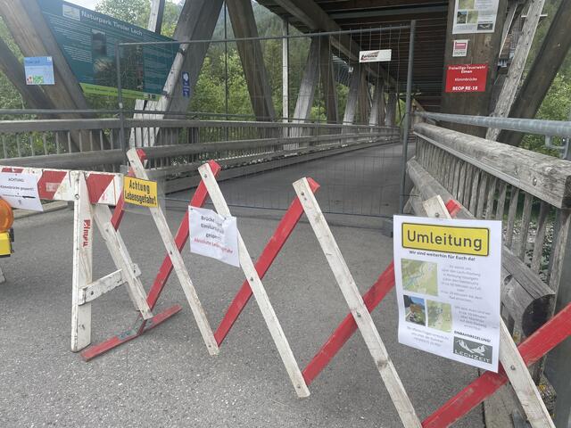 Die Brücke kann derzeit nicht benützt werden. | Foto: Reichel