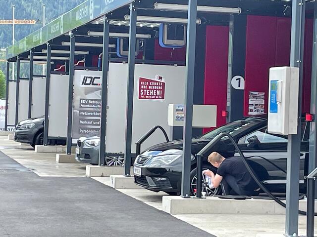 Carwash: Tirols größte & modernste Wasch - Arena in Imst - Imst