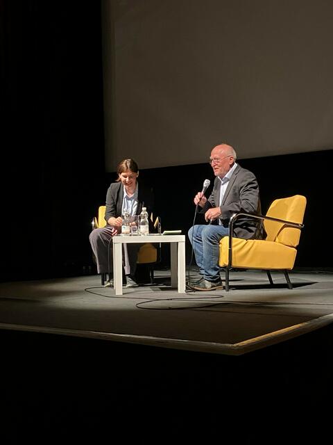 Tanja Maljartschuk sprach im Kino Ebensee mit dem ehemaligen Europaabgeordneten Josef Weidenholzer über die Ukraine. | Foto: Red ma im Kino