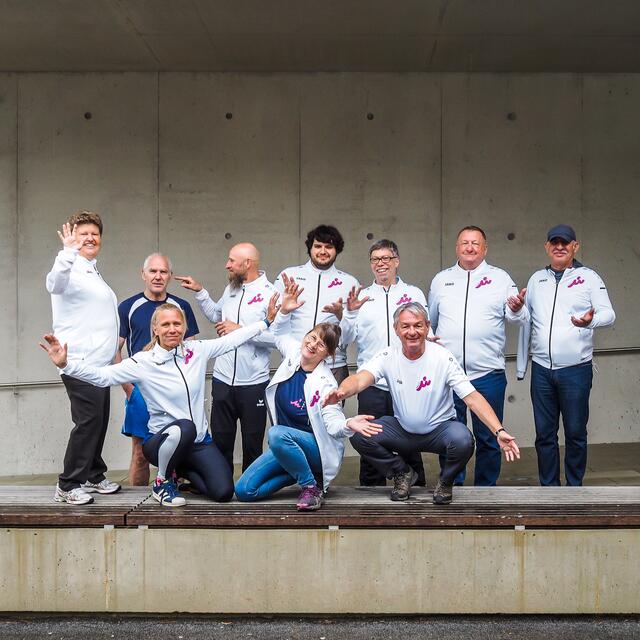 Stellvertretend für alle posieren diese Sportelnden vor der Abreise ins Burgenland. | Foto: MHSc