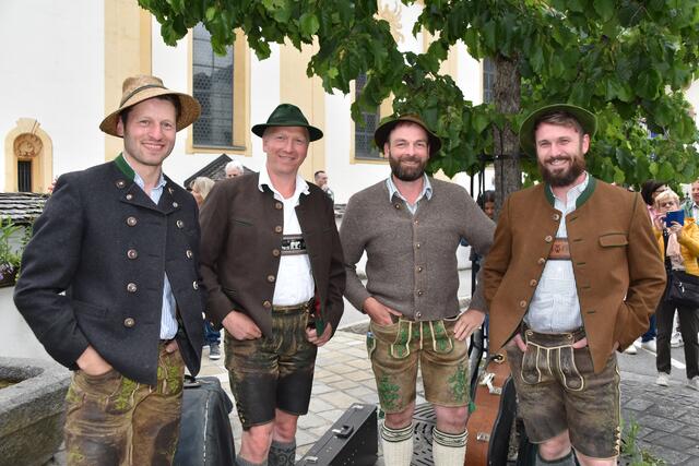 Die Schlossgold Musi mit Quirin Kaiser aus Bayern musizierte am Freitag im Gasthof Dorfkrug | Foto: Kainz