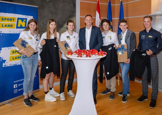  Veronika Aigner, Klara Sykora, Barbara Aigner, LR Jochen Danninger, Matteo Fleischmann, Johannes Aigner, Lorenz Lampl | Foto: NLK Filzwieser