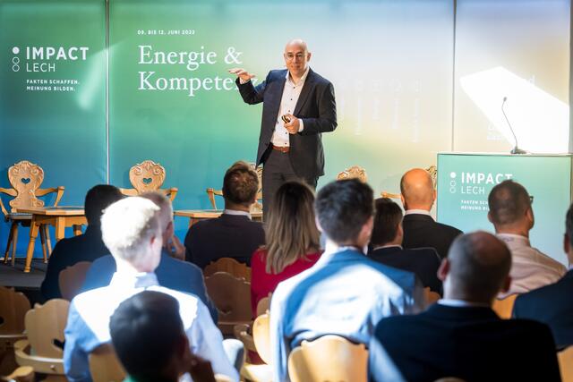 WIFO-Chef Gabriel Felbermayr referierte über "Energiekosten und die Zukunft der Wirtschaft". | Foto: Lech Zürs Tourismus/Florian Lechner