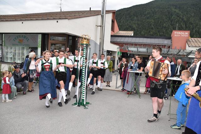 Die Ampferstoaner tanzten bei der Eröffnung | Foto: Kainz