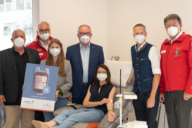 Rudolf Köck, Organisationsleiter der Blutbank St. Pölten, Bundesrettungskommandant Gerry Foitik, Landjugend-Landesleiterin Anja Bauer, LH-Stellvertreter Stephan Pernkopf, Landjugend-Landesobmann Johannes Baumgartner und Josef Schmoll, Präsident Rotes Kreuz NÖ
  | Foto: RK NÖ/I. Raslagg