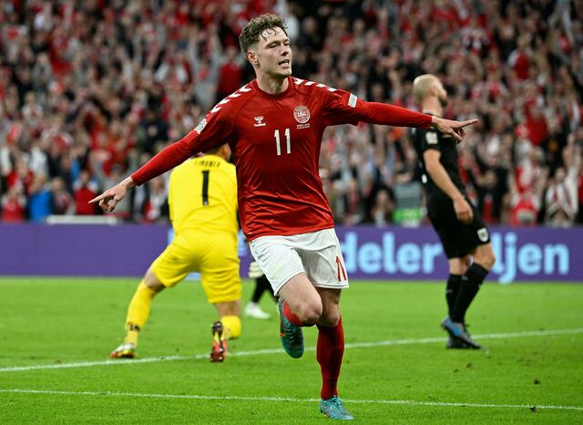 Andreas Skov Olsen (DNK) jubelt über das 2:0. Österreich unterliegt Dänemark in der Nations League erneut. | Foto: ROBERT JAEGER / APA / picturedesk.com