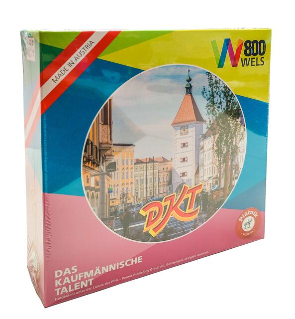 DAs DKT ist in der Wels Info oder in den Museumsshops erhältlich. | Foto: Stadt Wels