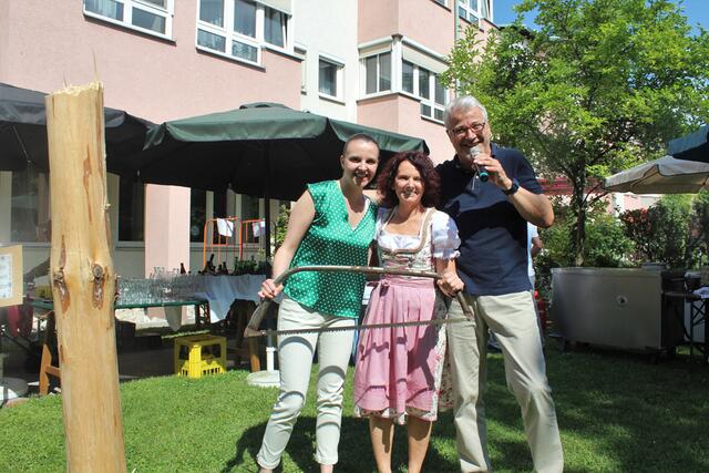 v.l.n.r. Iorga Patricia,MA, Grabbe Eva,MBA und Direktor Martin Wieczorek. | Foto: LGA – Gesundheit Thermenregion GmbH