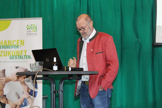 Bgm. Walter Eichmann legt Wert auf die Beteiligung der Bürgerinnen und Bürger in seiner Gemeinde.  | Foto: Katrin Löschnig