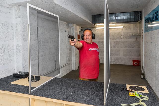 Josef Schönbauer nimmt die nächsten vier Jahren als Oberschützenmeister des FSG Schärding ins Visier. Gegründet wurden die Schärdinger Feuerschützen 1448. | Foto: Danny Jodts
