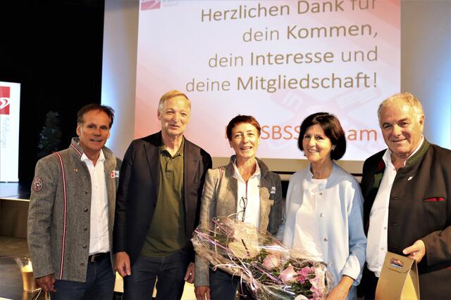 Gerhard Sint (SBSSV), Gerhard Wolfsteiner (SalzburgerLand Tourismus), Petra Hutter-Tillian (SBSSV), Veronika Scheffer (Salzburger Seilbahnwirtschaft), Bartl Gensbichler (Präsident SLSV) | Foto: SBSSV